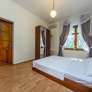 https://alex-apartments-near-independence-square-kiev.hotels-of-kiev.com